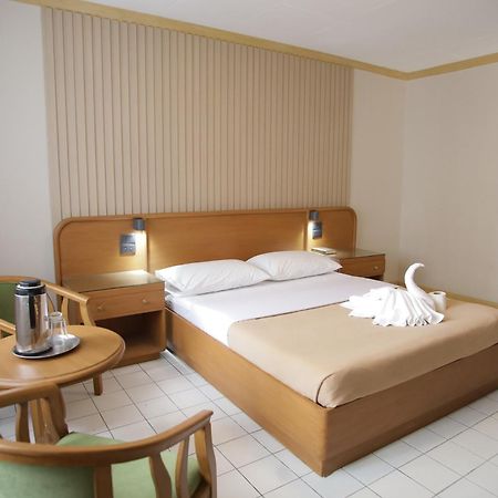 Hotel Soriente Manilla Buitenkant foto