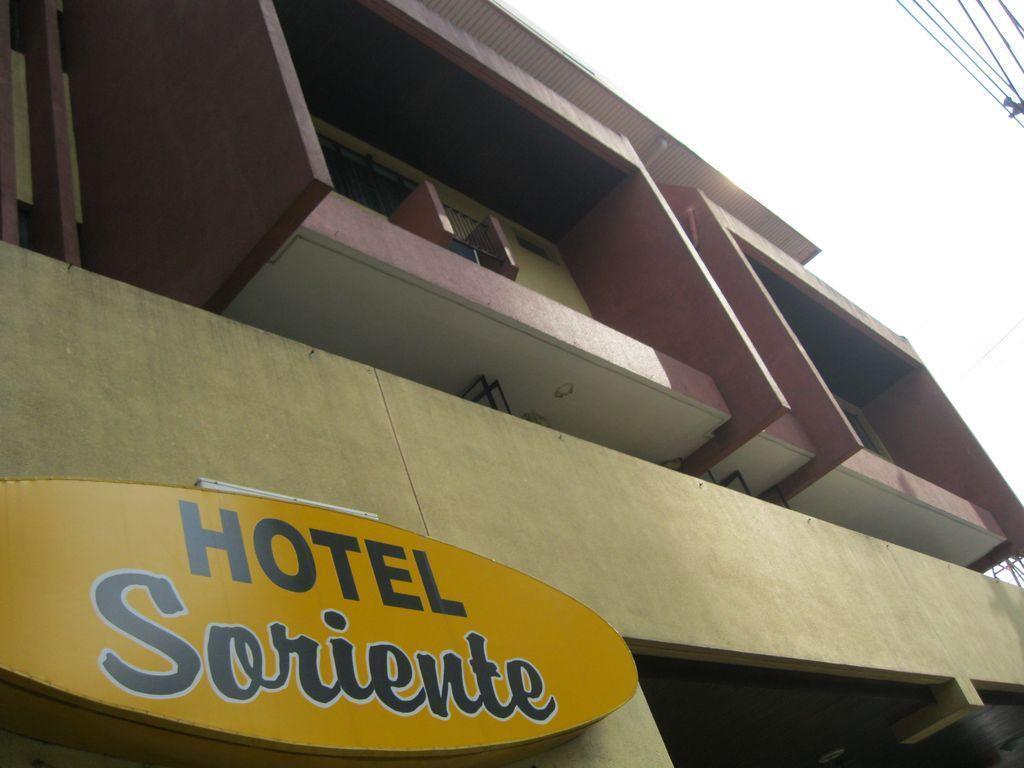 Hotel Soriente Manilla Buitenkant foto