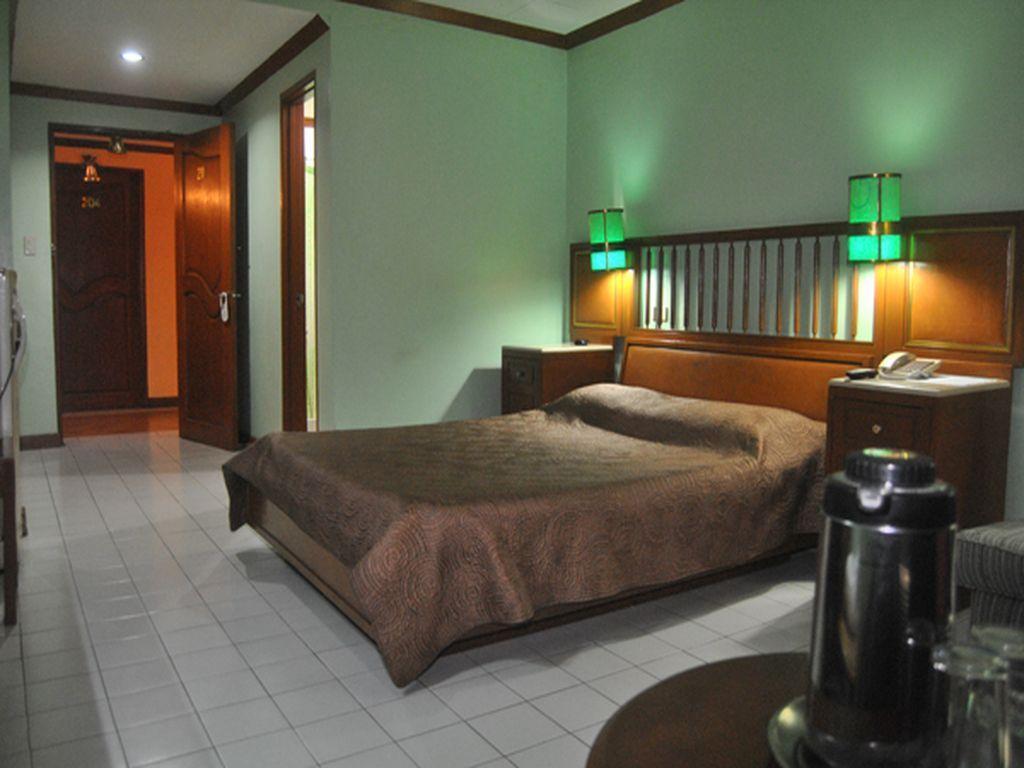 Hotel Soriente Manilla Buitenkant foto